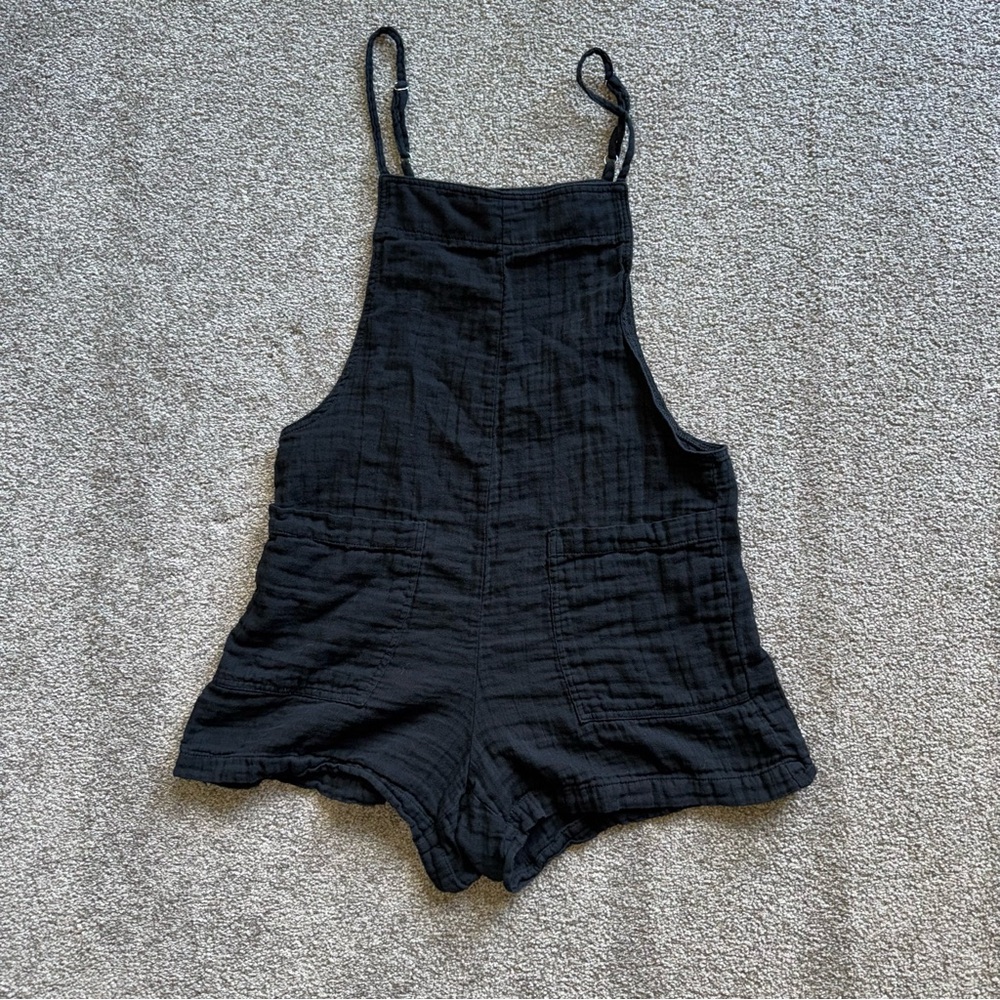 Lotus & Luna 100% cotton Small Black Romper With Pockets - Picture 2 of 6